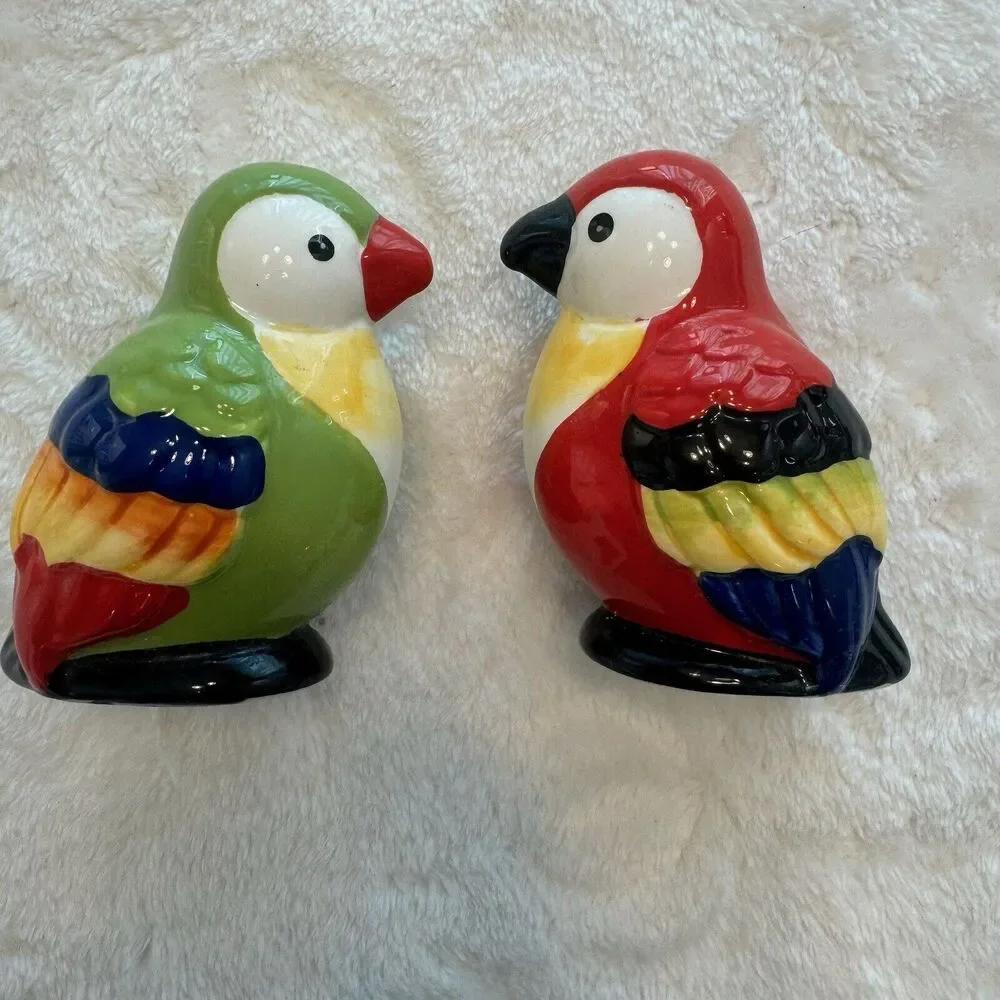 Pier 1 Salt and Pepper Shakers Kitchen Decor Birds Parrots‎ Macaw Set Colorful